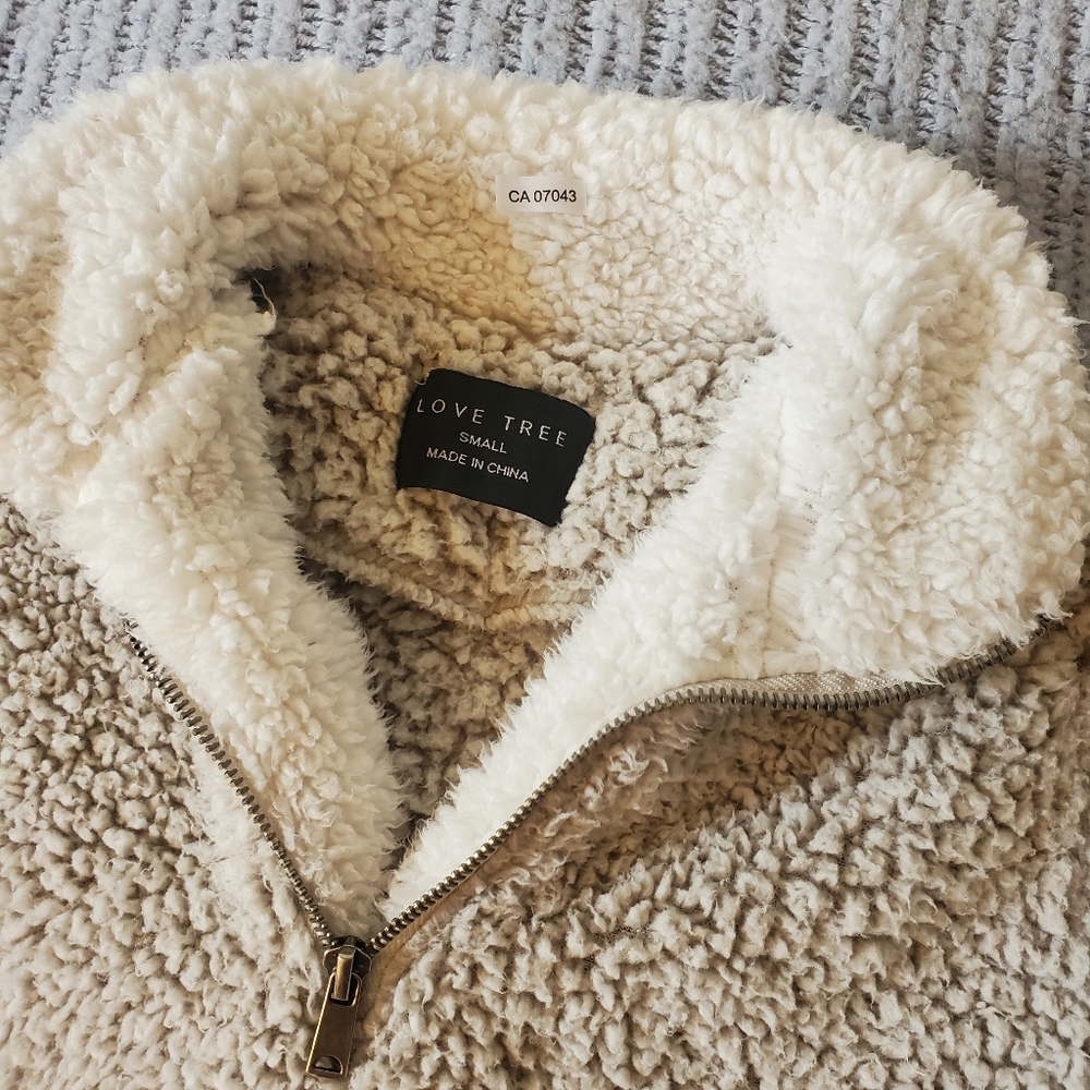 Love Tree. Small. Women's. Sherpa Pull over. Sweater.